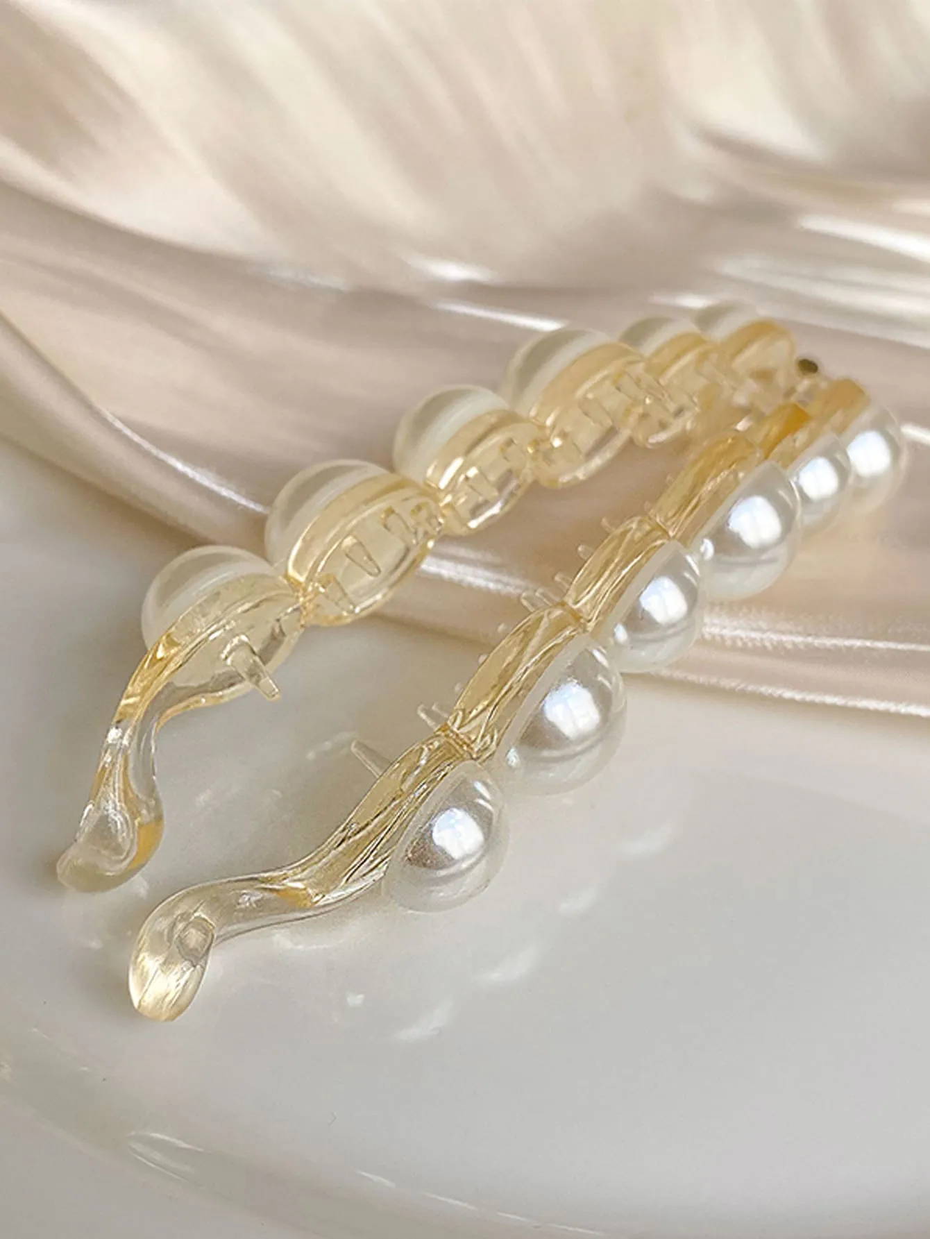 1pc Faux Pearl Decor Banana Clip