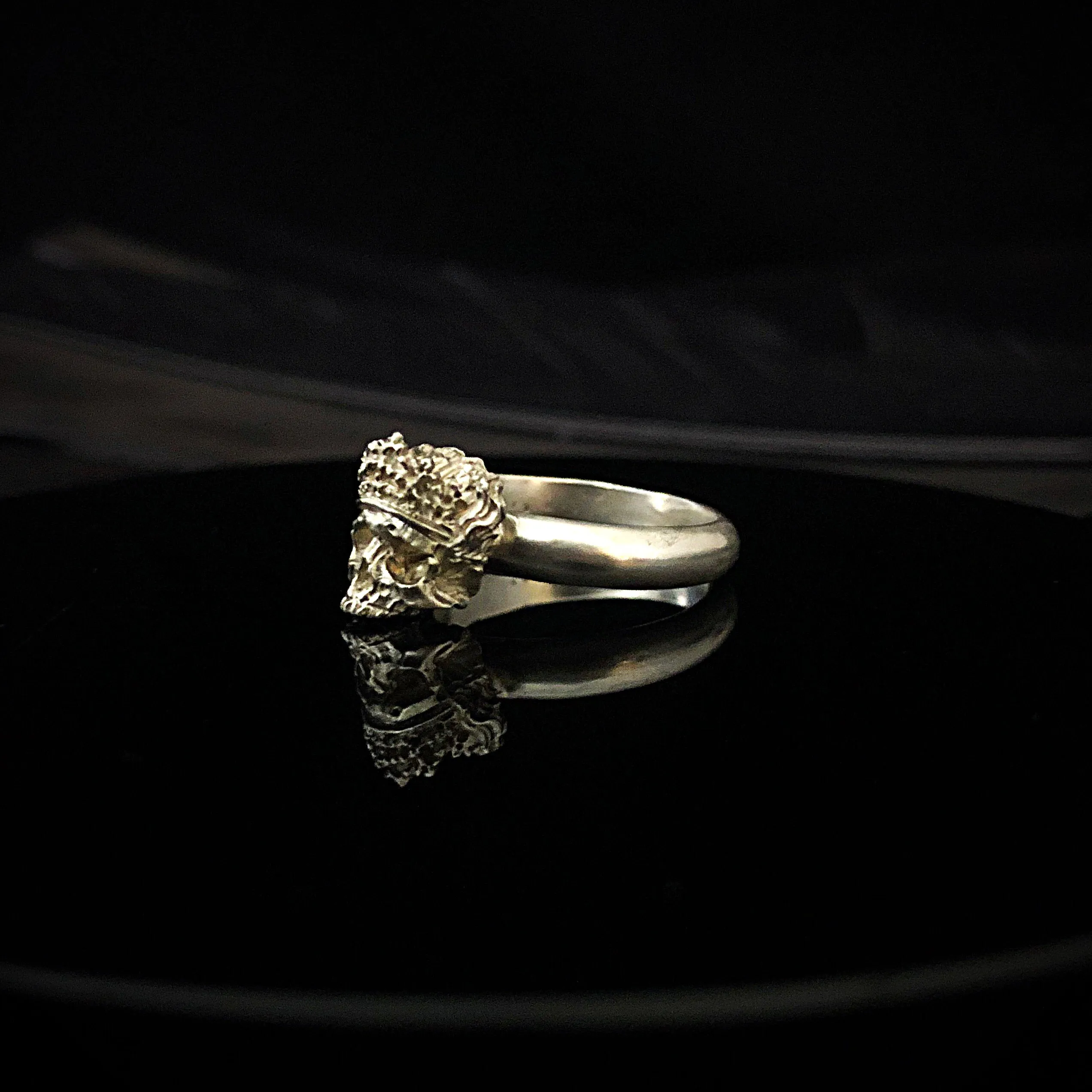 Dead Queen Band Ring